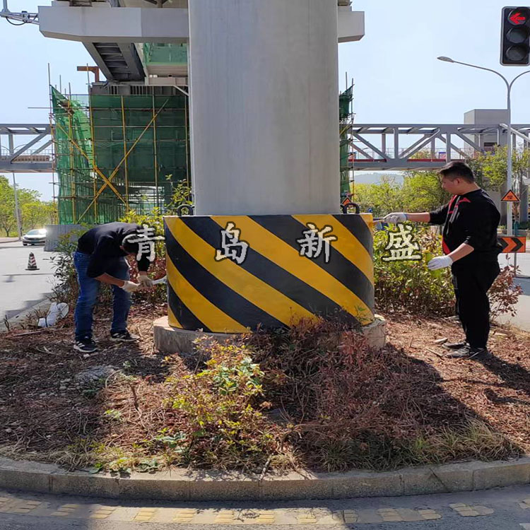 新盛供应高速公路防撞设施 钢覆复合材料防撞装置