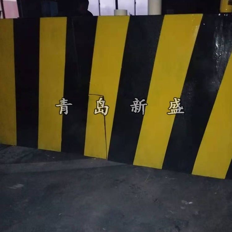 青岛新盛公路桥墩黑黄相间醒目提示防撞设施设备(图4)